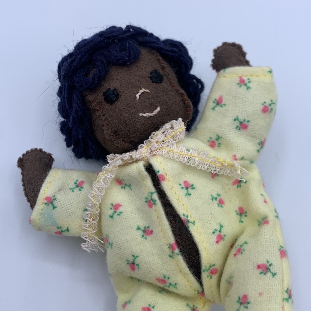 Vintage 6” Black Yarn Hair Miniature Hand Sewn Felt Baby Doll Flannel Pajamas - Picture 3 of 3